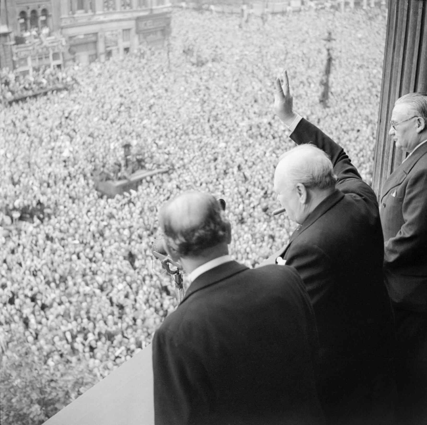 Pray America Great Again VE Day Churchill Waves To Crowd In Whitehall Area Of London 1945